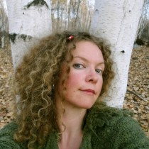 Ulrike Bohnet, sagaan, im Birkenwald in Fernost